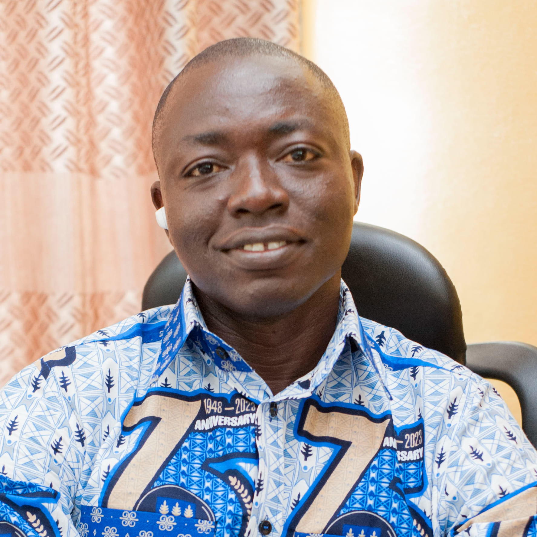 A picture of the library assistant of the Department